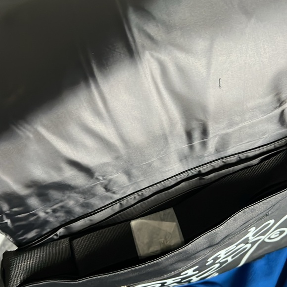 Brand New Messenger Bag! - Picture 7 of 12